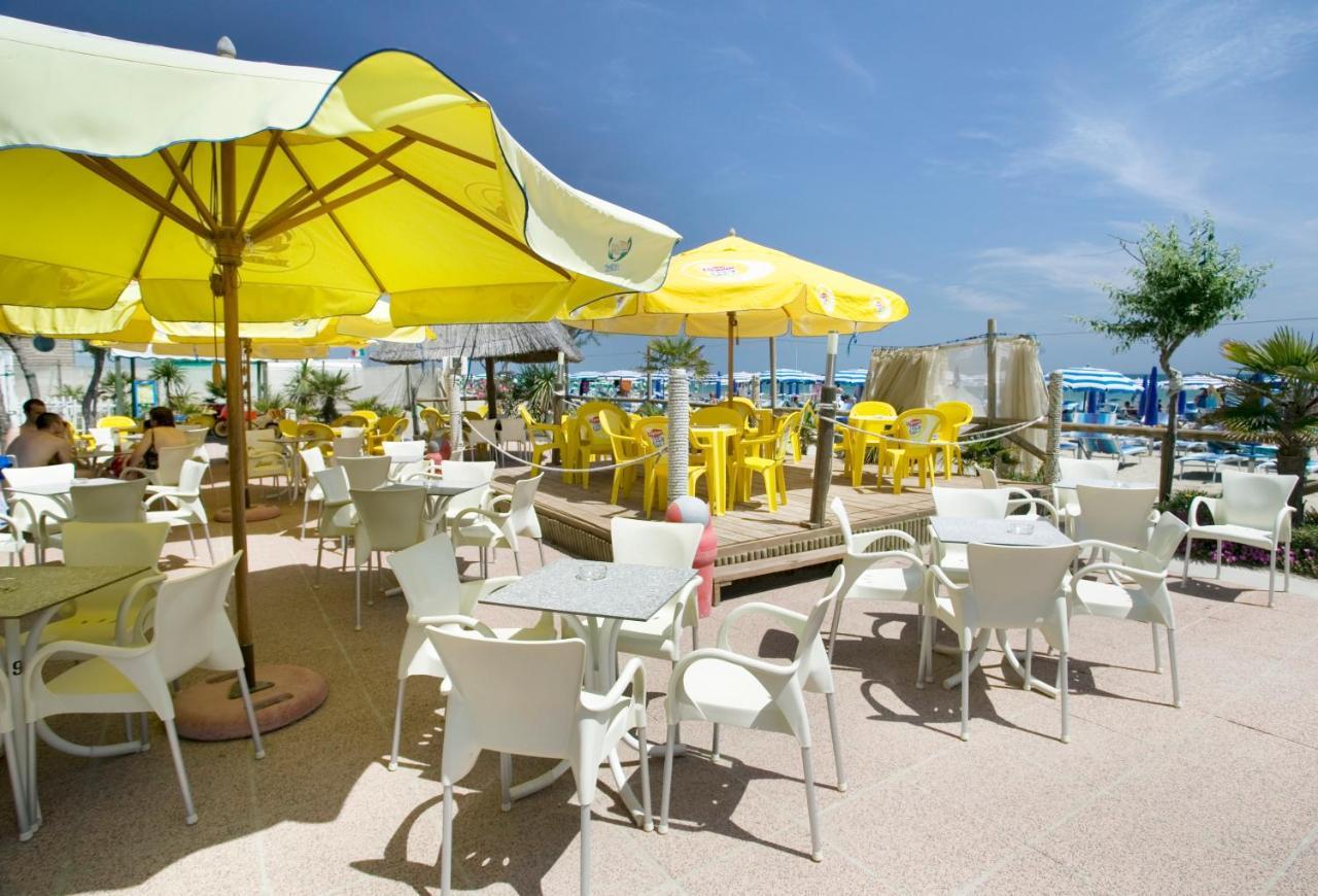 Hotel-Residence-B&B Le Dune Beach Service Included ليدو أدريانو المظهر الخارجي الصورة