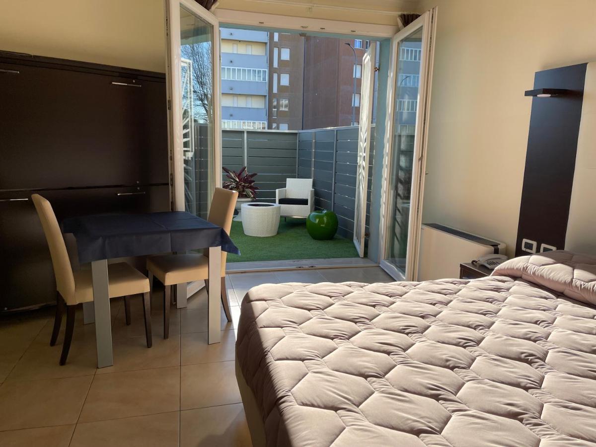 Hotel-Residence-B&B Le Dune Beach Service Included ليدو أدريانو المظهر الخارجي الصورة