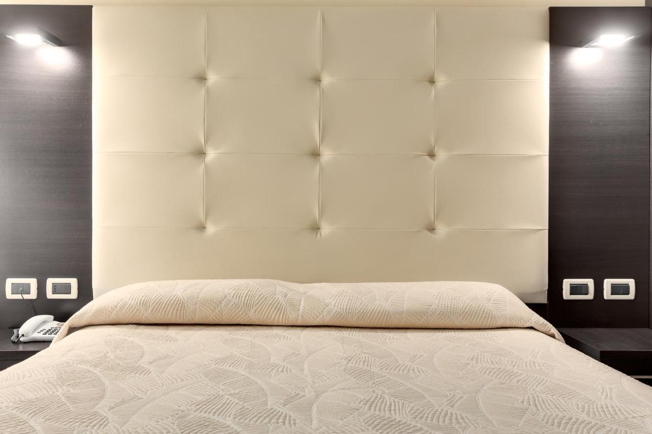Hotel-Residence-B&B Le Dune Beach Service Included ليدو أدريانو المظهر الخارجي الصورة