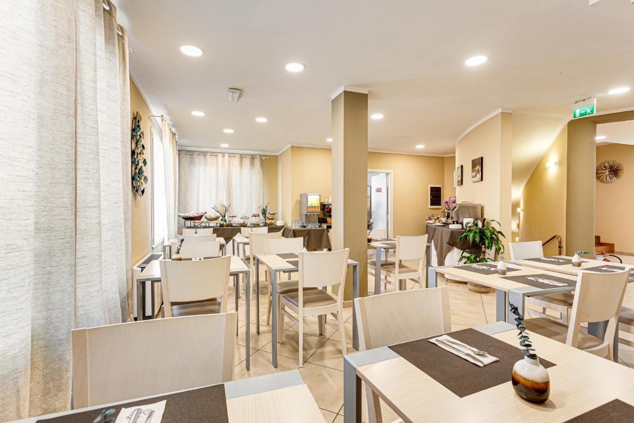 Hotel-Residence-B&B Le Dune Beach Service Included ليدو أدريانو المظهر الخارجي الصورة