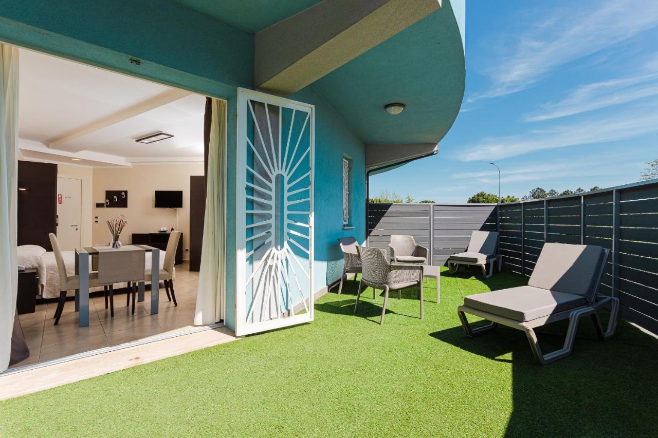 Hotel-Residence-B&B Le Dune Beach Service Included ليدو أدريانو المظهر الخارجي الصورة