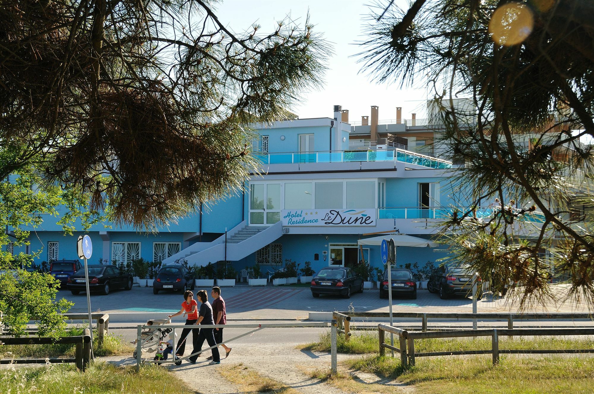 Hotel-Residence-B&B Le Dune Beach Service Included ليدو أدريانو المظهر الخارجي الصورة