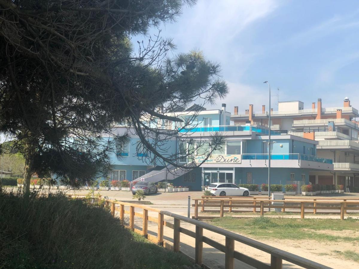 Hotel-Residence-B&B Le Dune Beach Service Included ليدو أدريانو المظهر الخارجي الصورة