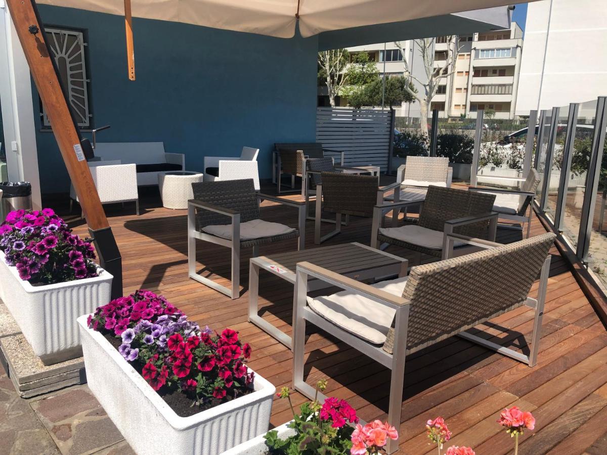 Hotel-Residence-B&B Le Dune Beach Service Included ليدو أدريانو المظهر الخارجي الصورة